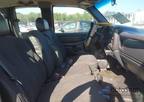 2002 Chevrolet Silverado 1500 C1500 z USA, uszkodzony, nr VIN 1GCEC19W82Z346709